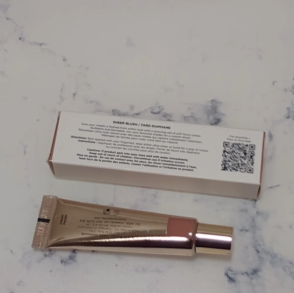 Iconic London Sheer Blush Fresh Faced New in Box